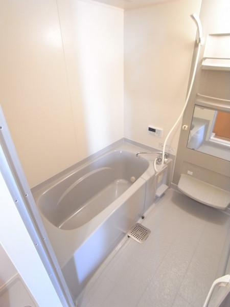 バス・シャワールーム　※別部屋(反転タイプ)の写真です