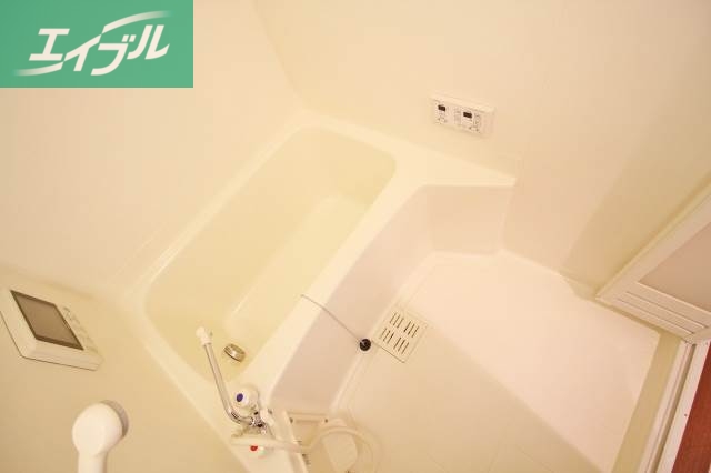 バス・シャワールーム　浴室ＴＶ付きのバスルーム