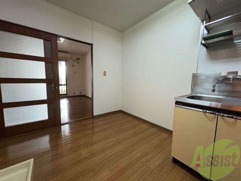 居室・リビング　キッチンからお料理を運んだりすることも楽々です！