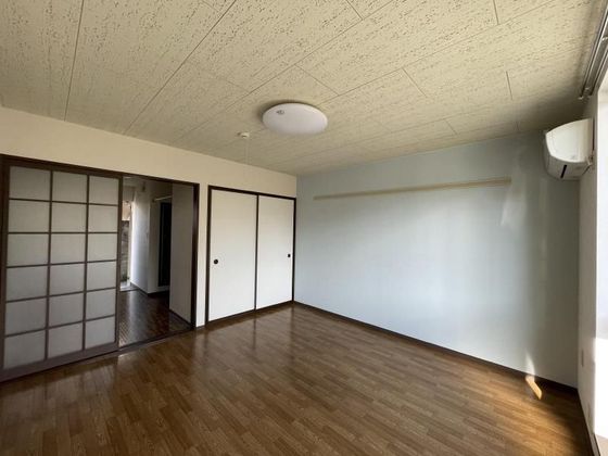 居室・リビング　※他号室の写真です