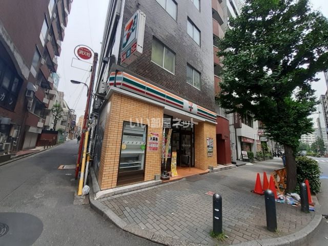 ドラックストア　ダイコクドラッグ新宿五丁目店（ドラッグストア）まで530m