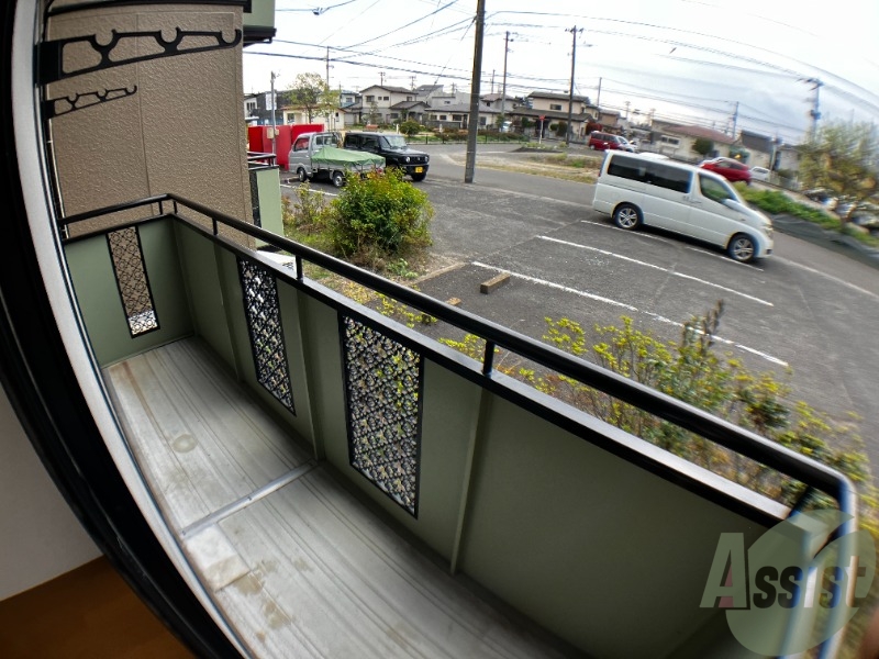 バルコニー　バルコニーがあるので洗濯物は外に干せそうですね～