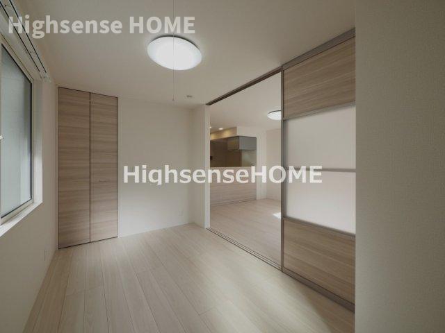 居室・リビング　こちらのリビングで趣味の時間をお楽しみください