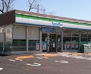 コンビニ　ファミリーマート（コンビニ）まで300m
