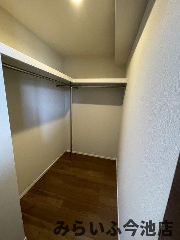収納　洋室７帖のウォークインクローゼット