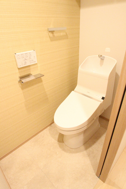 トイレ　※別室の参考写真の為、現況優先です。