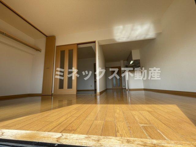 居室・リビング　同タイプのお部屋の写真。現況を優先します。