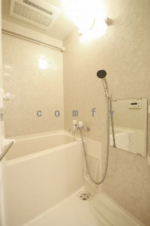 バス・シャワールーム　浴室乾燥機付きバスルーム