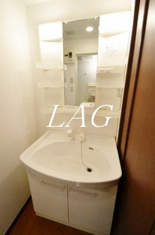 洗面設備　独立洗面台になります。