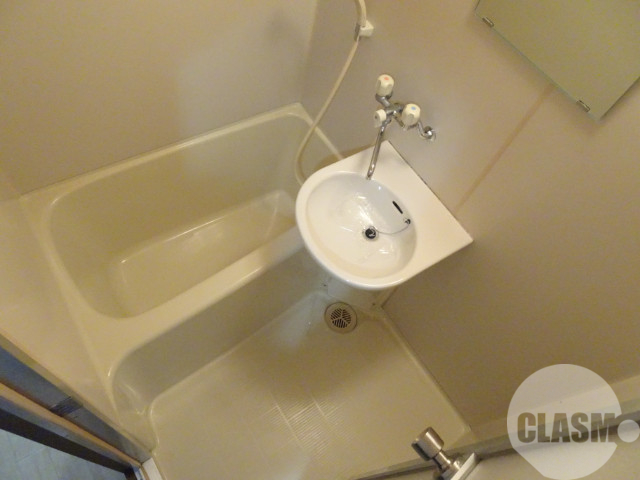 バス・シャワールーム　キレイにリフォームされています♪