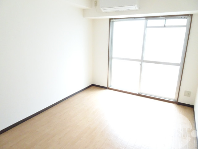 居室・リビング　明るいお部屋です♪