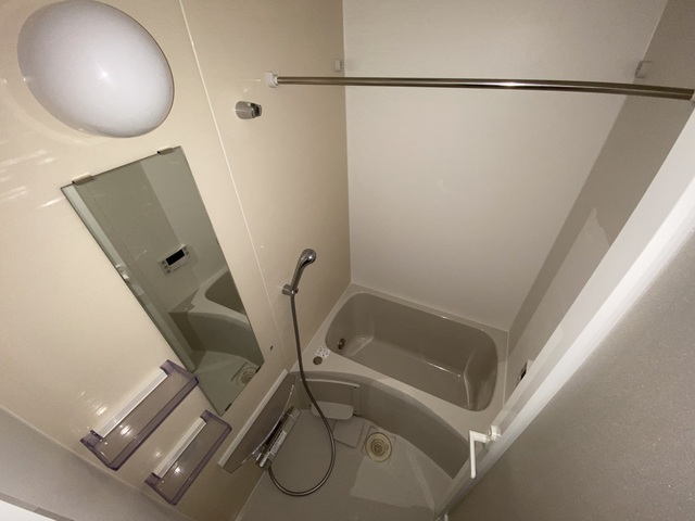 バス・シャワールーム　駅近なのですぐにお風呂汗を流せますね。