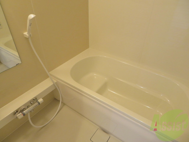 バス・シャワールーム　バスルームはこちらです。広々としてゆったり休めます。