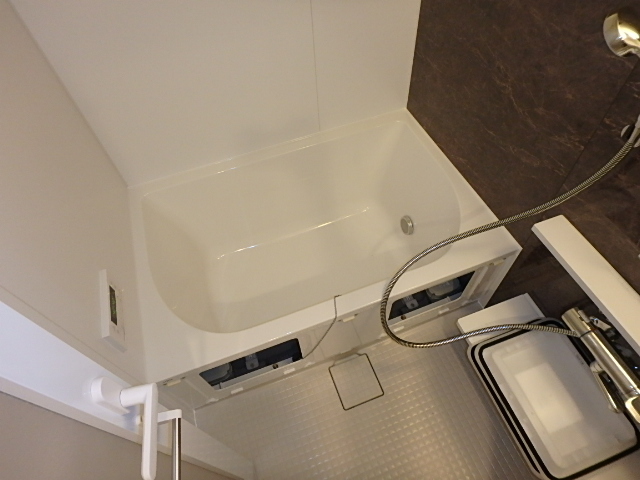 バス・シャワールーム　ゆったりバスルームで疲れを癒しましょう