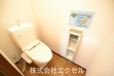 トイレ　広々としたトイレ