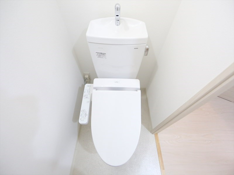 トイレ　温水洗浄暖房便座付トイレ