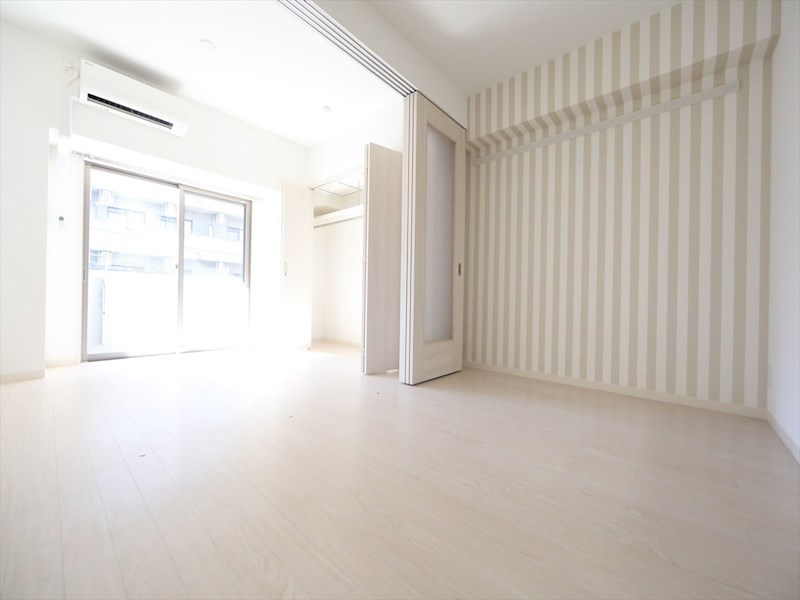 居室・リビング　ＬＤＫ9帖　洋室5.4帖　エアコン完備　バルコニー