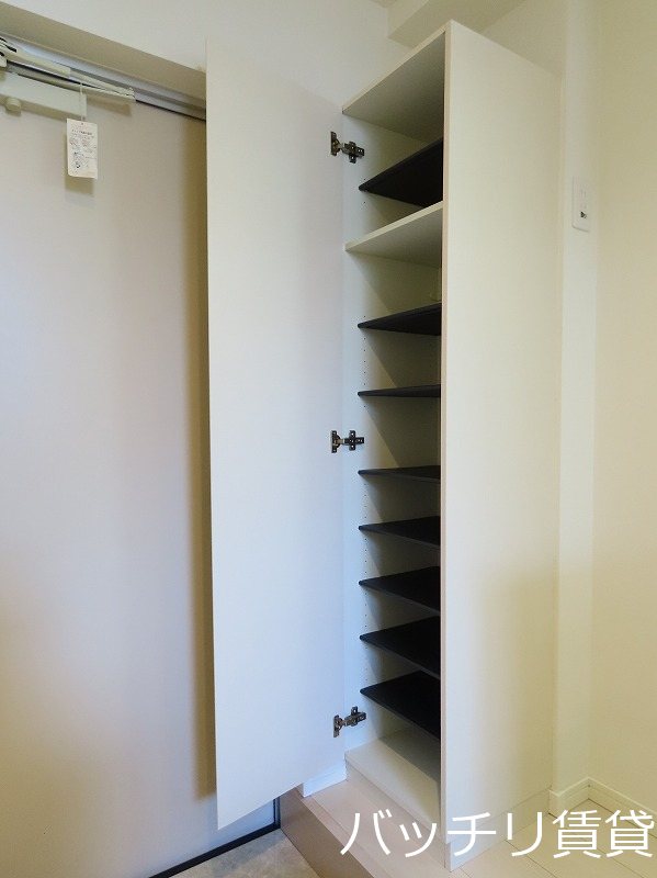 玄関　同型タイプの為、現状を優先いたします。