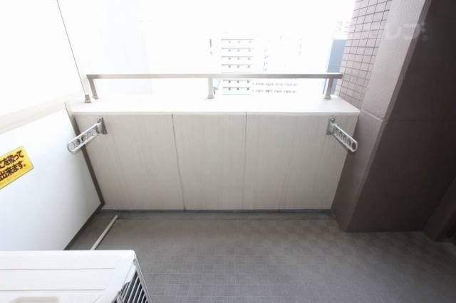 バルコニー　奥行きのある南向きバルコニーです。