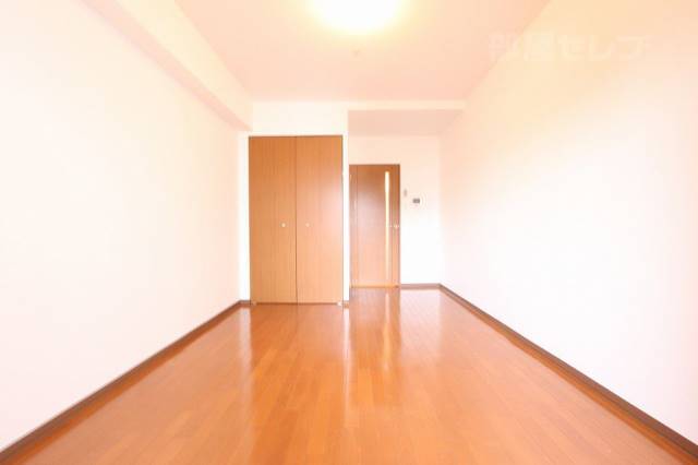 居室・リビング　８帖の使いやすい洋室です。