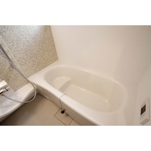 バス・シャワールーム　足を伸ばせる一坪風呂