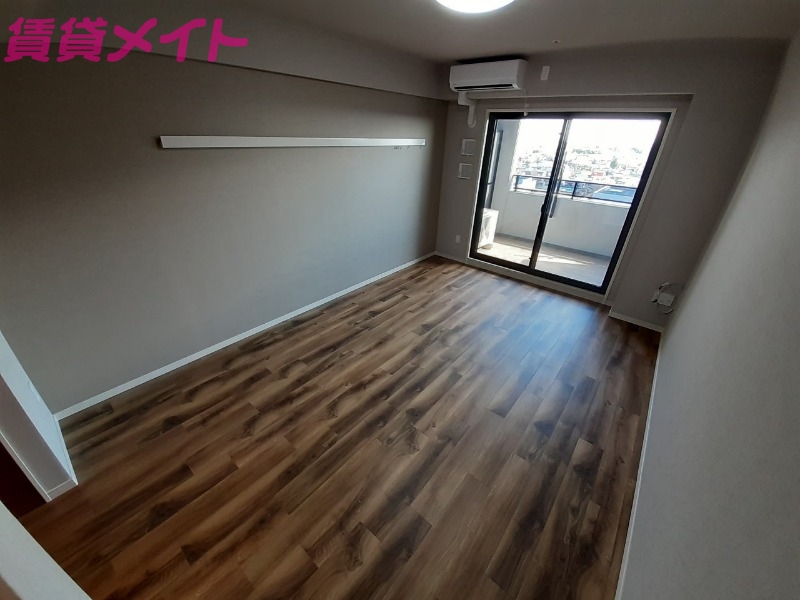 居室・リビング　同物件別室写真