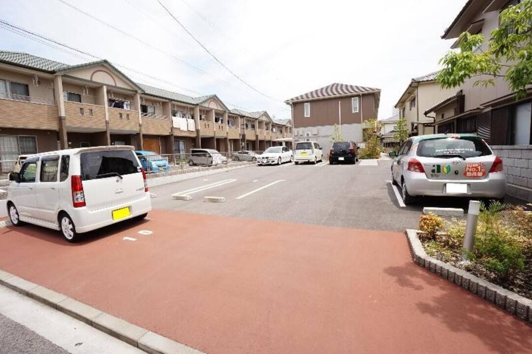 駐車場　駐車場