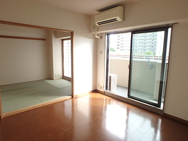 居室・リビング　南向きで日当たり良好なＤＫ９帖