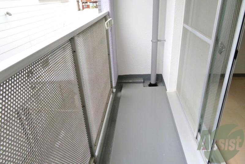 バルコニー　南向きのバルコニーでお洗濯もはかどりそうですね