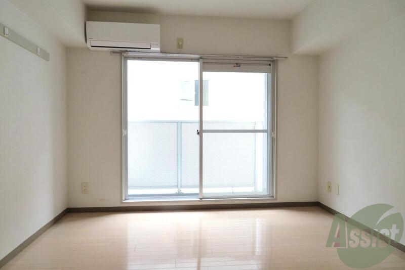 居室・リビング　南向きで陽当りはなかなかのワンルームのお部屋です