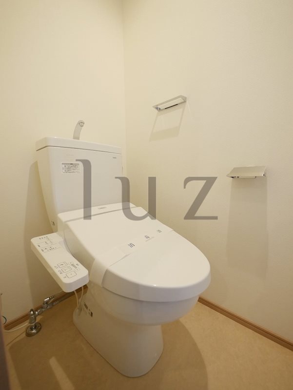 トイレ　温水洗浄便座完備のトイレ！