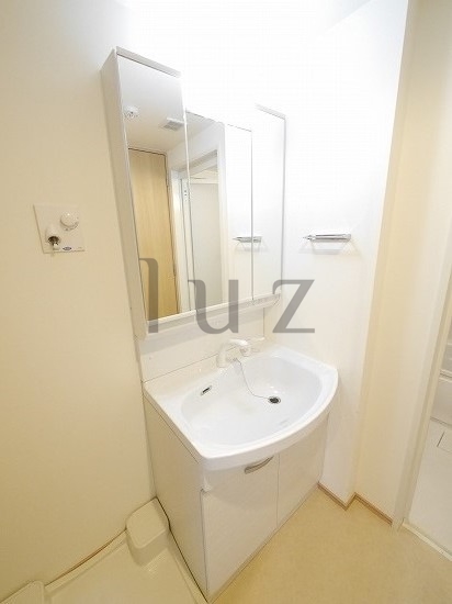 洗面設備　人気の独立洗面台完備！