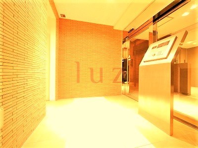 エントランス　オートロック完備のエントランスです。