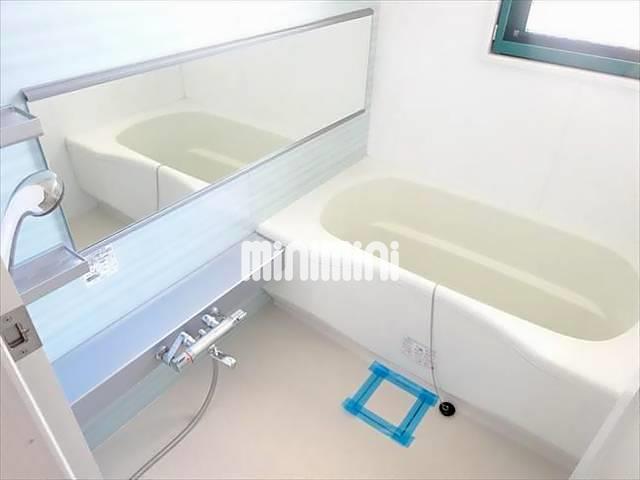 バス・シャワールーム　清潔感のある浴室です。