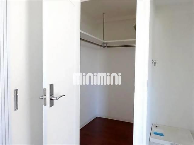 収納　大きなウォークインクローゼットがございます。