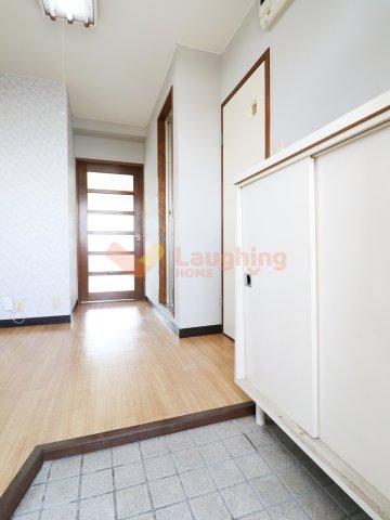 玄関　収納もある玄関です※別号室の写真になります