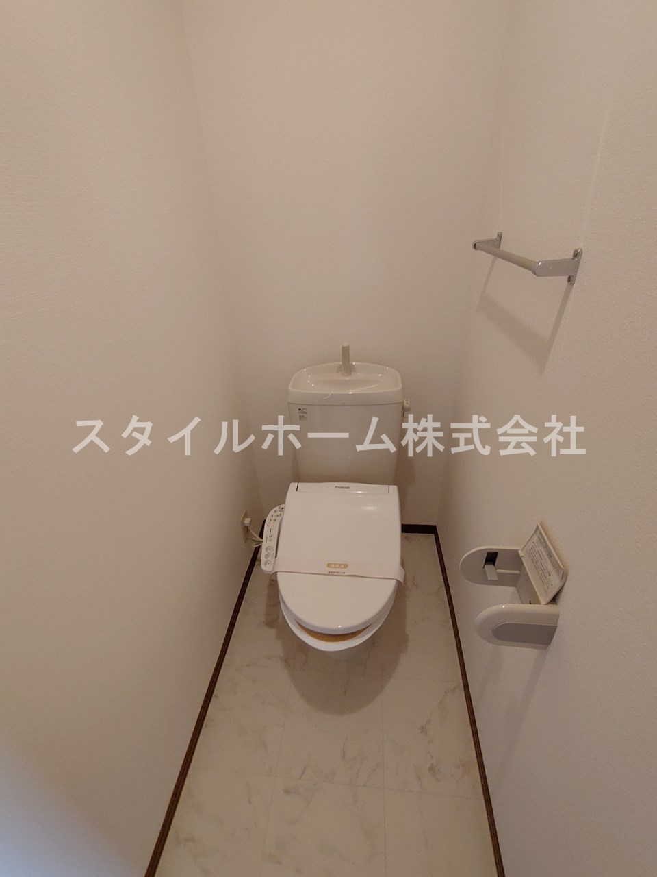 トイレ　別部屋写真です。