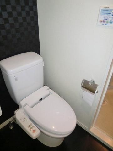 トイレ　ウォシュレット完備トイレ