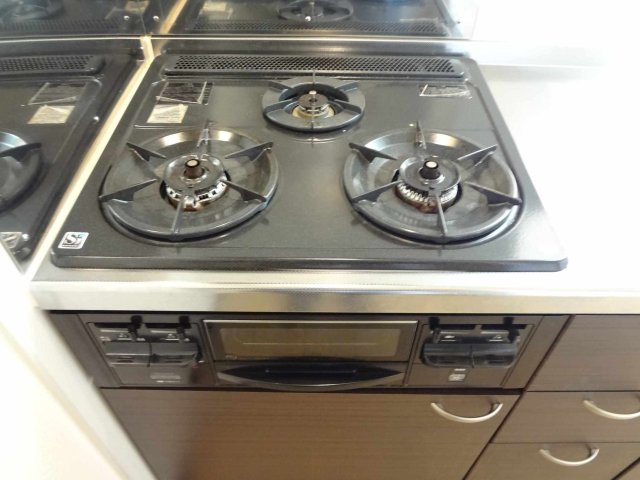 キッチン　３口ガスコンロ