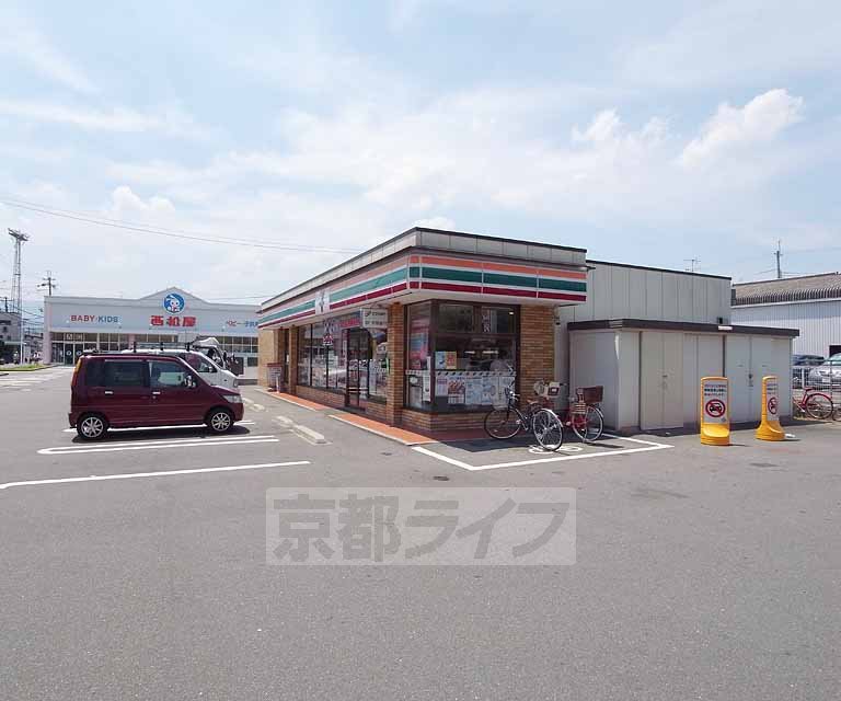 コンビニ　セブンイレブン向日鶏冠井町店（コンビニ）まで450m