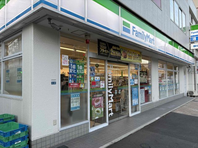 コンビニ　ファミリーマート高速神戸店（コンビニ）まで321m