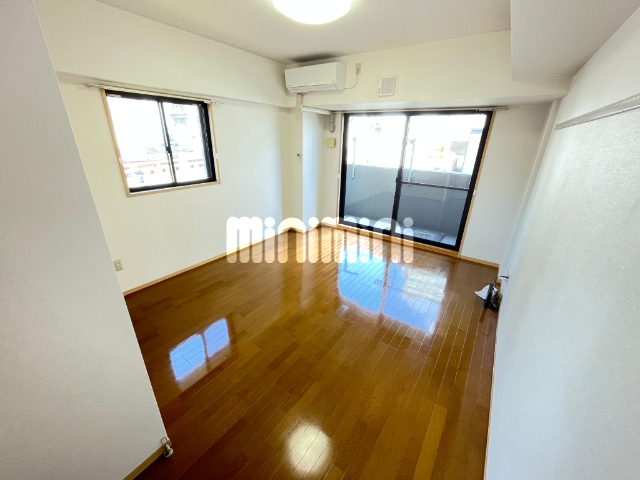 居室・リビング　朝陽が差し込む爽やかなお部屋です。
