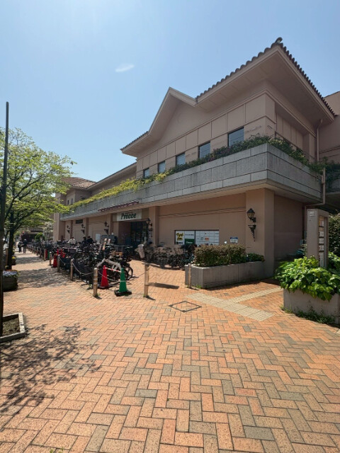 スーパー　プレッセ田園調布店（スーパー）まで925m
