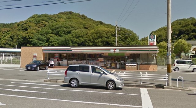 コンビニ　セブンイレブン神戸名谷町賀市店（コンビニ）まで860m