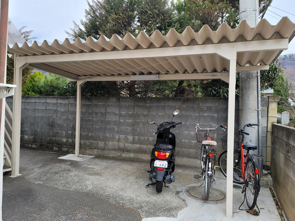 建物外観　駐輪場