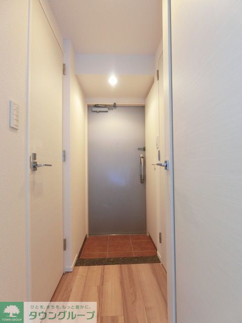 玄関　Hタイプ2023年1月撮影 同タイプ1102号室の写真です