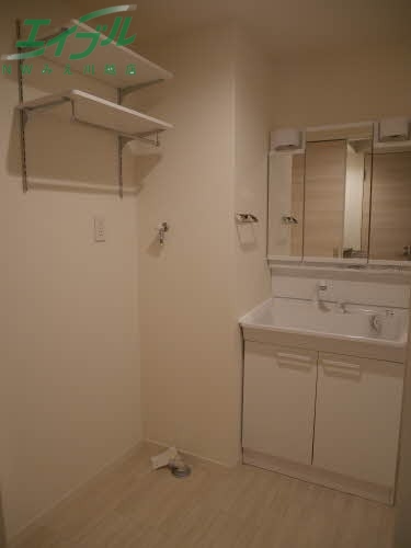 洗面設備　同型部屋写真です。