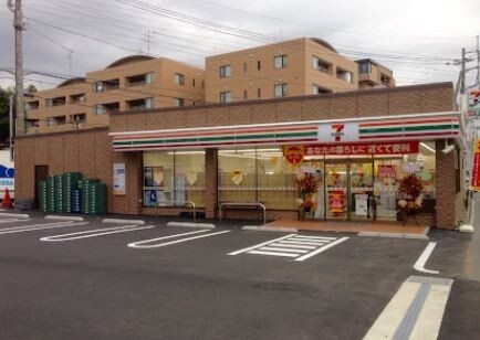 コンビニ　セブンイレブン横浜さちが丘店（コンビニ）まで98m