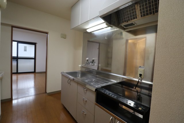 キッチン　同物件別部屋になります。