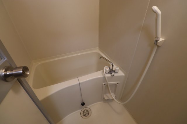 バス・シャワールーム　同物件別部屋になります。